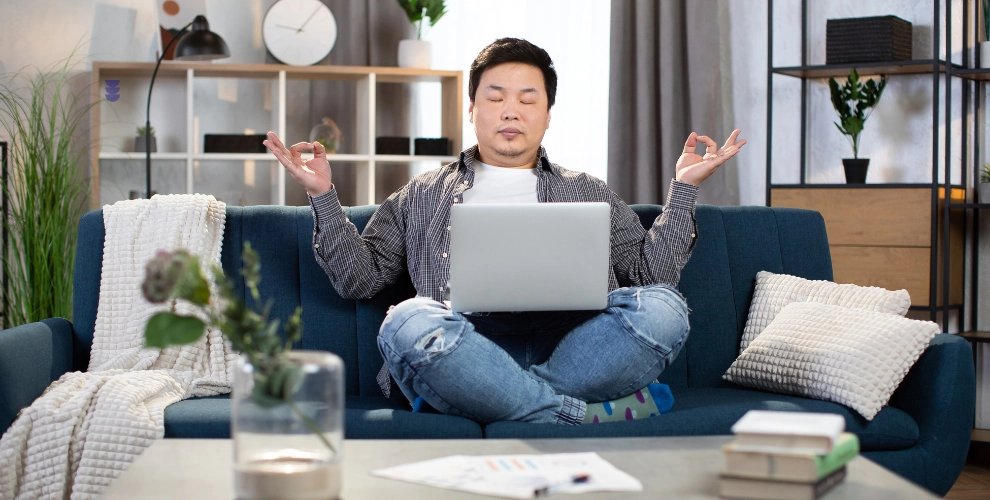 Tren Work-Life Balance di Kalangan Profesional Muda Indonesia 2025: Antara Produktivitas dan Kesehatan Mental