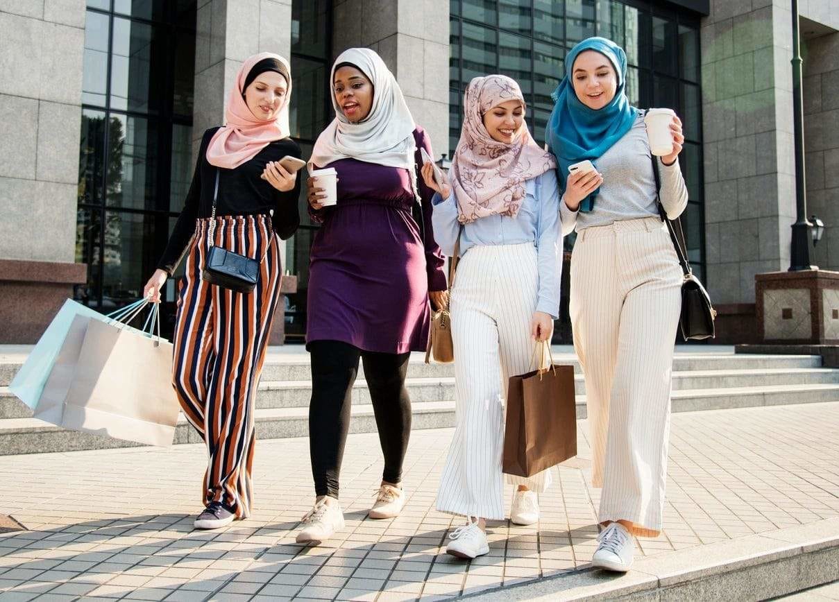 Fashion Hijab Streetwear 2025: Gaya Urban, Identitas, dan Ekspresi Generasi Muda