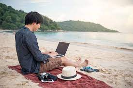 Digital Nomad Indonesia 2025: Peluang Ekonomi, Tantangan Infrastruktur, dan Gaya Hidup Global
