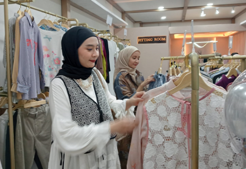 Industri Fashion Muslim Indonesia 2025: Tren Modest Wear, Ekspor Global, dan Peran Desainer Lokal