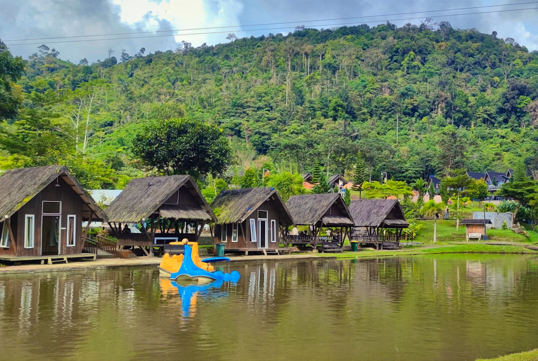 Ekowisata Indonesia 2025: Keberlanjutan, Komunitas Lokal, dan Daya Tarik Global